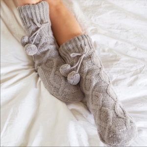 Muk Luks Cozy Gray Sherpa Lined Pom Pom Slipper Socks Size L/XL NWT
